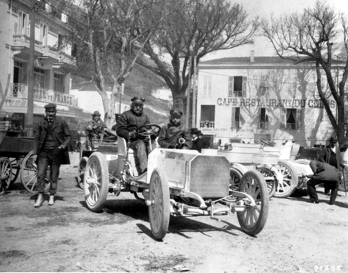 CicloOtto_it's tweet photo. #todayincarshistory
Il 25 Marzo 1901 (120 anni fa) una vettura con nome Mercedes ottiene a Nizza il suo primo successo in gara. La 35HP inaugura una striscia di successi che arriva fino ai giorni nostri.
#ciclootto #mercedes #mercedesbenz #autodepoca #25marzo #classiccars #prewar https://t.co/FpeqpqkIhf