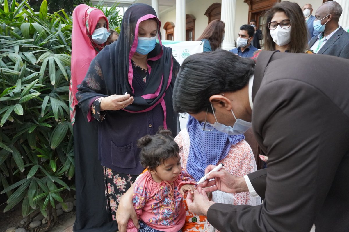 Health Minister Punjab <a href="/Dr_YasminRashid/">Dr. Yasmin Rashid</a>, Secretary Health Sarah Aslam and Coordinator <a href="/EocPunjab/">EOC Punjab</a> <a href="/sundasmurad/">Sundas Irshad</a> inaugurated the National Polio campaign starting from 29 March across 🇵🇰 &amp; reinforces the importance of vaccination for a healthy &amp; #poliofree🇵🇰 for every child.