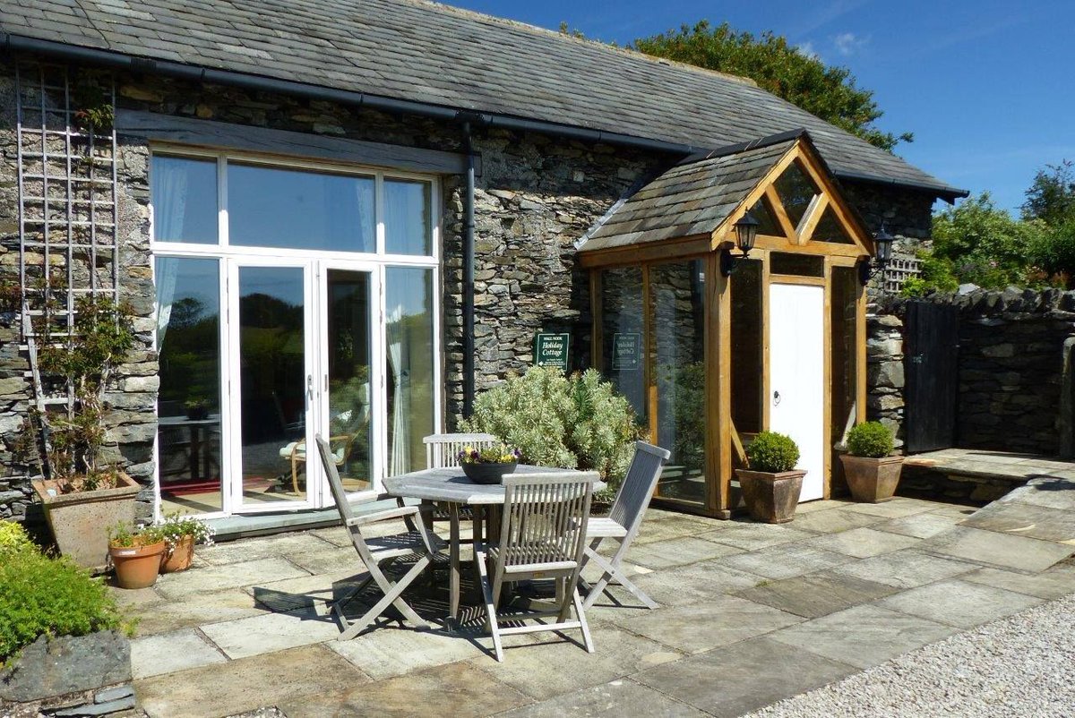 TheHolidayCots's tweet photo. Wall Nook Cottages are a pair of cosy, well-equipped properties on the edge of the Lake District National Park. Whether you're travelling as a couple or a family, you're sure to have a blissful stay. 
🛏️ Sleeps 1-4
https://t.co/KVyO6RMVpe
#Beckside #Cumbria #RelaxingBreak https://t.co/y8RL4sbnQU