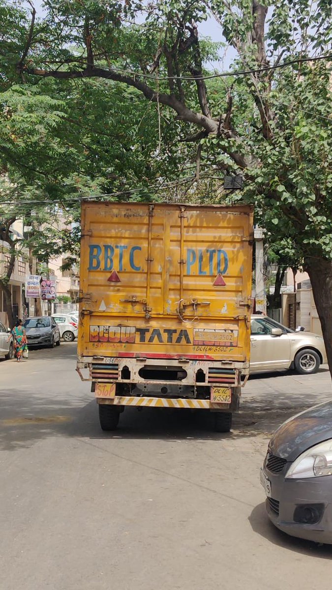 drmudita's tweet photo. Unloading of goods in residential area without permission. A major risk for safety of B2 B3 phase 2 ashokvihar residents ?
Authorities please take a note and urgent action needed immediately
@yoges
@dtptraffic 
@rajeshgupta
@drharshvardhan
@DCPNWestDelhi
@CPDelhi https://t.co/uVrTqKatQB