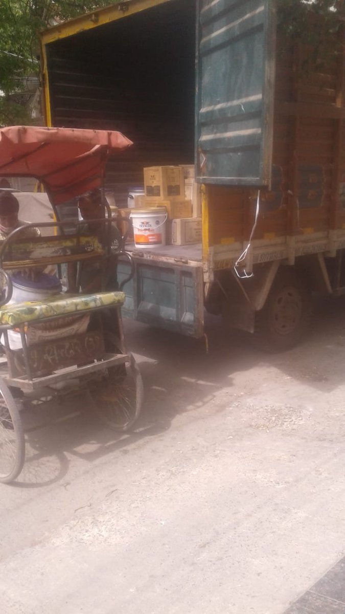 drmudita's tweet photo. Unloading of goods in residential area without permission. A major risk for safety of B2 B3 phase 2 ashokvihar residents ?
Authorities please take a note and urgent action needed immediately
@yoges
@dtptraffic 
@rajeshgupta
@drharshvardhan
@DCPNWestDelhi
@CPDelhi https://t.co/uVrTqKatQB