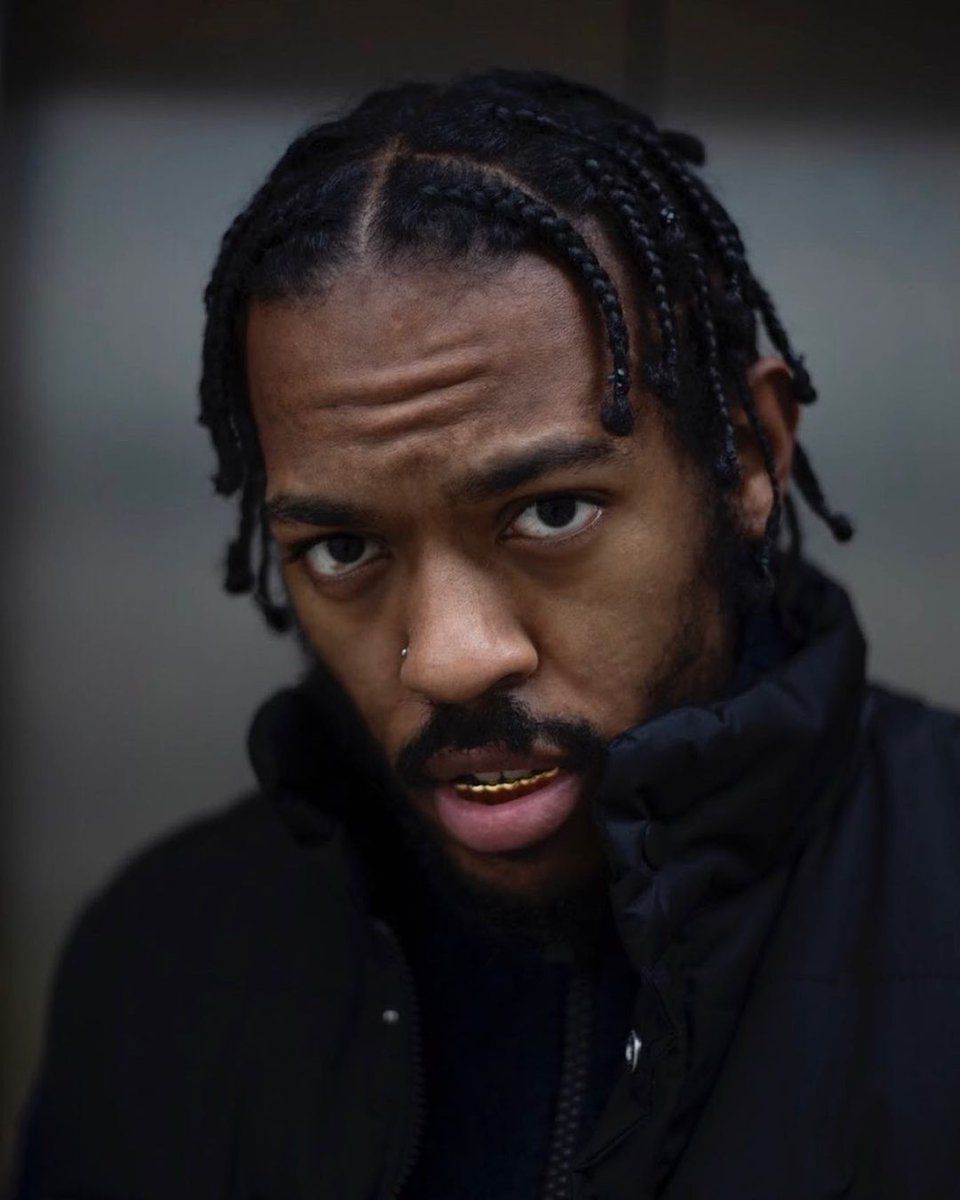 #PitNews

MC and producer <a href="/Le3bLACk/">Le3 bLACK</a> teams up with the multi-talented <a href="/Aerside1/">Aerside</a> for a glitchy, garage-infused track ‘Status’

thepitldn.com/pitnews/status
