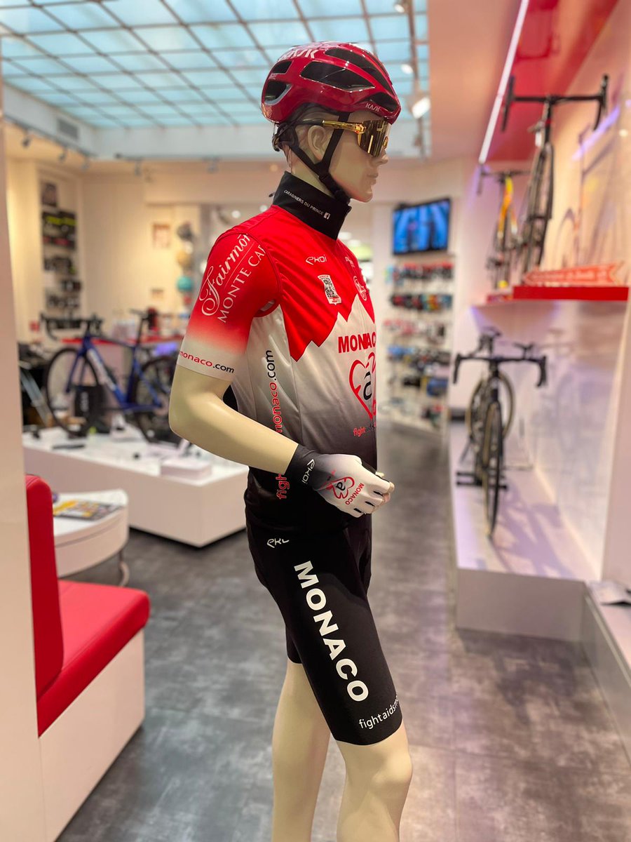 thebikeshopmc's tweet photo. Disponible dès maintenant: le kit officiel des Carabiniers du Prince, vendu au profit de la fondation Fight Aids Monaco de Son Altesse Princesse Stéphanie. 🎗️ 
ℹ️All info the shop! https://t.co/3X7otcF7OO