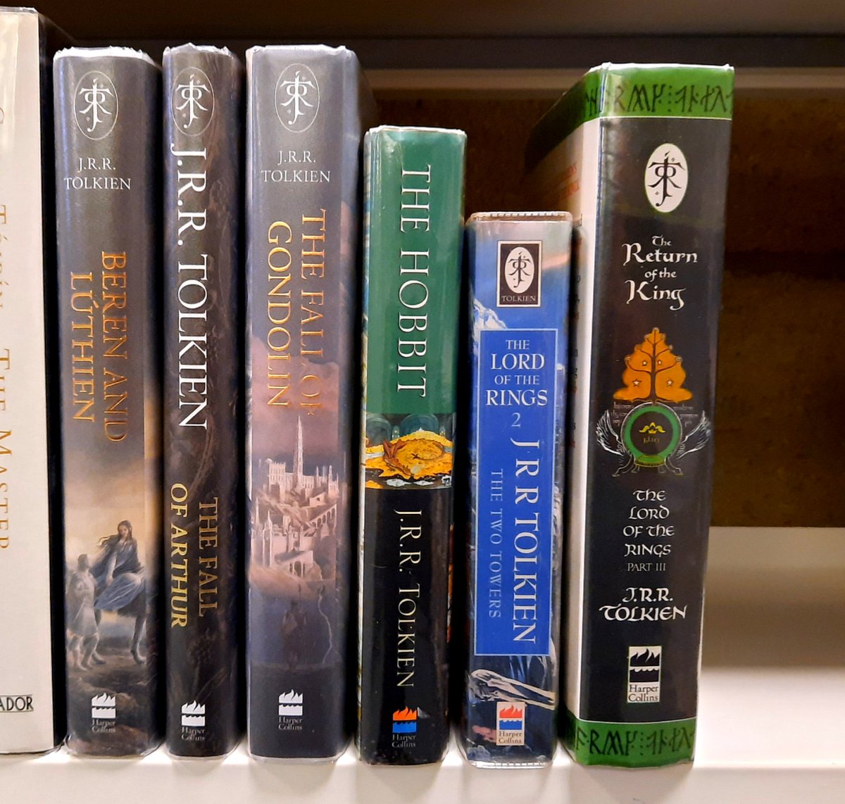 OrkneyLibrary's tweet photo. We were going to shire a hobbit pun for #TolkienReadingDay but it felt like a bit of a tolkien gesture and we didn't want to embarrass our elves. https://t.co/4zDqXx5qRC