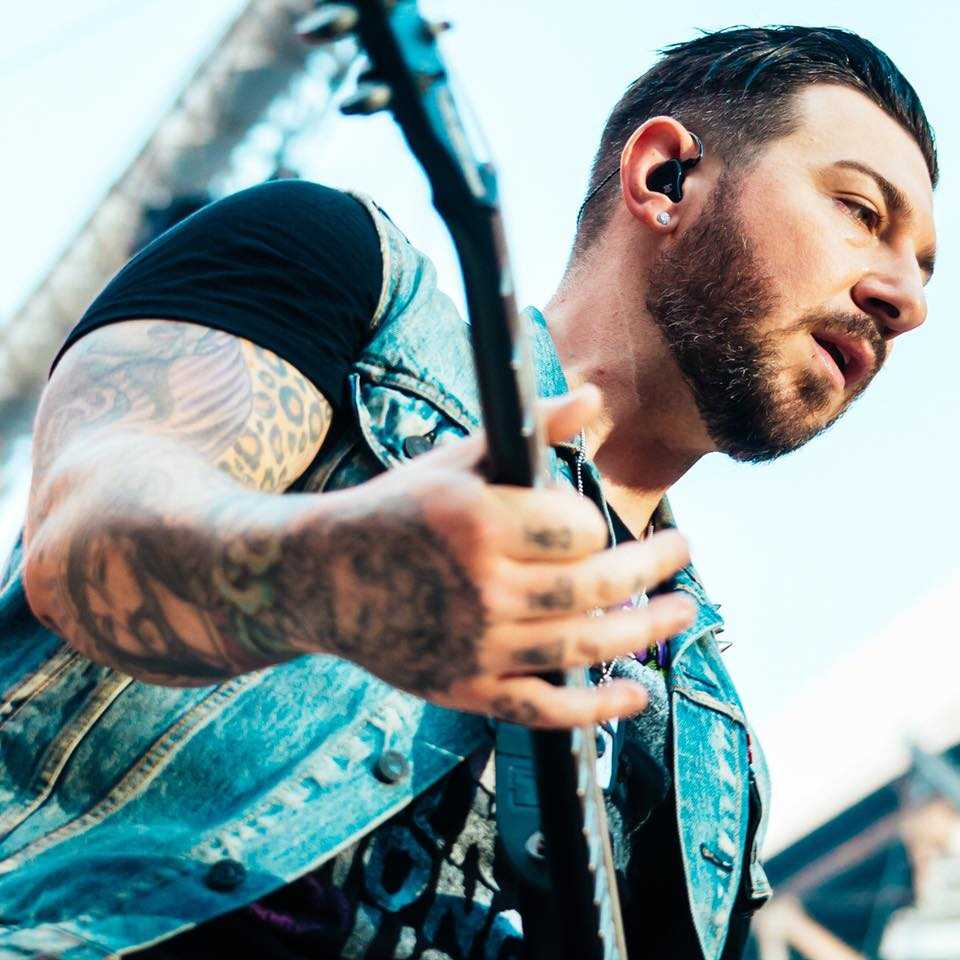 STCONightmares's tweet photo. Zacky V performing at the Centurylink Field (now known as the Lumen Field) in Seattle, Washington on Metallica’s WorldWired Tour - 9th August 2017

📷: Rafa Alcantara - @RAFACORE https://t.co/BU48GgMyVH