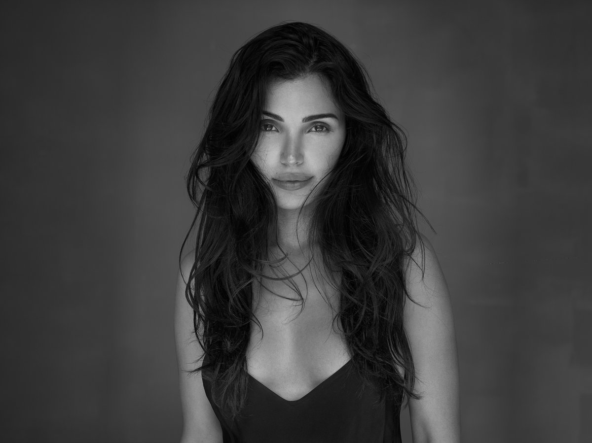 _petercoulson's tweet photo. #model @tanyaalijani #assistant @becpaws @hasselblad #naturallight #blackandwhite #photographer #petercoulson @inspire.peter-coulson https://t.co/nsDh9RiTYI