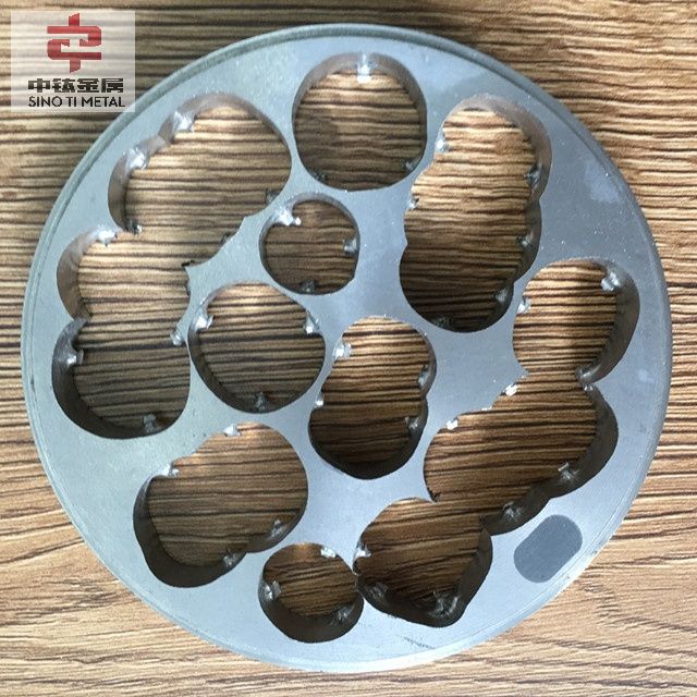 Alex_Titnaium's tweet photo. Titanium disc of different specifications are used to process denture brackets.The denture support has a beautiful appearance, exquisite outline,high adaptability,good user experience and no defects under X-ray transmission.#titaniumdiscs #medicaltitanium #dentaltitanium #ti6al4v https://t.co/vvhefjUOhF