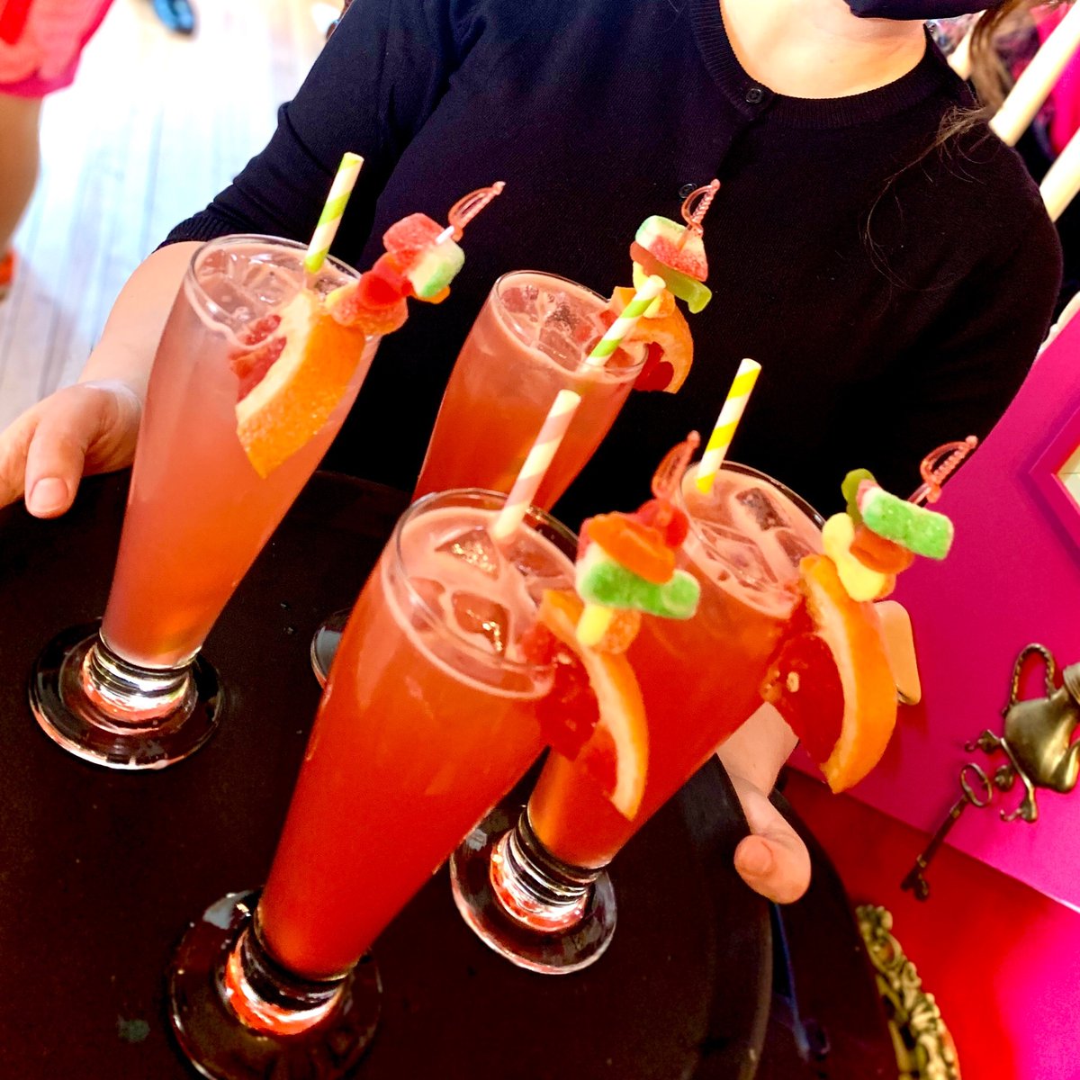 moquetortue's tweet photo. Our new #COCKTAILLIST features six super-refreshing #Moquetails - including this awesome Virgin #Paloma !
Fresh-squeezed grapefruit & fresh-squeezed lime juices topped with Club Soda, lightly sweetened & salted. Wanna make 'em #boozy ? We can do that too! https://t.co/sjyBfl0ci5