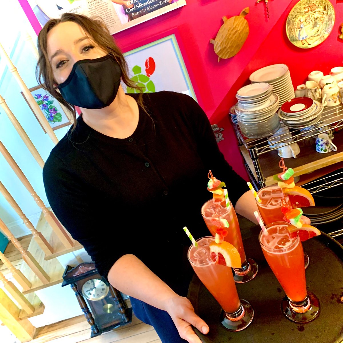 moquetortue's tweet photo. Our new #COCKTAILLIST features six super-refreshing #Moquetails - including this awesome Virgin #Paloma !
Fresh-squeezed grapefruit & fresh-squeezed lime juices topped with Club Soda, lightly sweetened & salted. Wanna make 'em #boozy ? We can do that too! https://t.co/sjyBfl0ci5