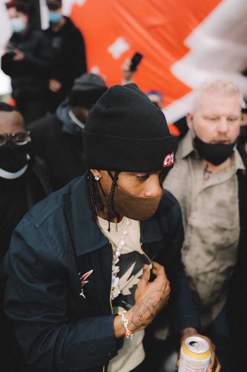 Went to see <a href="/trvisXX/">TRAVIS SCOTT</a> launch Cacti and got these😤
📸: ME!