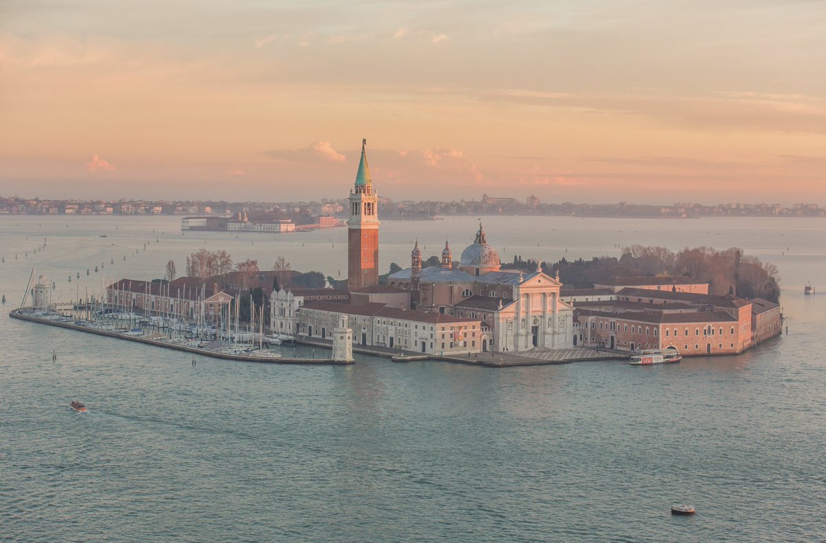 A beautiful lady is an accident of nature. A beautiful old lady is a work of art...#Venezia1600 #Venice #Venezia #LouisNizer #Italia #Italy beanotownphotography.com/#/venice/