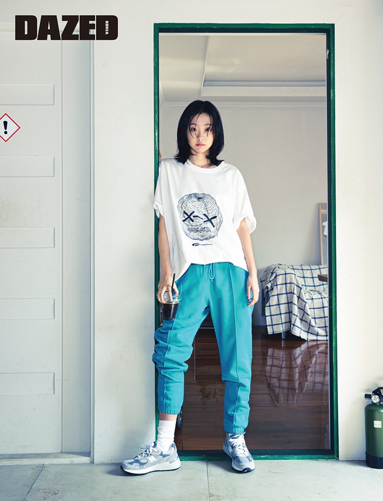 DazedKorea's tweet photo. EVERYTHING #ํ์ฐฌ
ํฝ์ค๋ซ๋ต์ ์ ์ท์ ์
์ ๊น๋ค๋ฏธ์ ์๋ธ๋ฆฌ๋ต.
#๊น๋ค๋ฏธ #KIMDAMI #ํฝ์ค๋ซ๋ต #FIXNOTHING
๋ ๋ง์ ํ๋ณด์ ๊ธฐ์ฌ๋ <๋ฐ์ด์ฆ๋> 4์ํธ์์ ๋ง๋๋ณผ ์ ์์ต๋๋ค. Check out more of our editorials and articles in <DAZED> KOREA April print issue. https://t.co/WqQqCWE8Gp