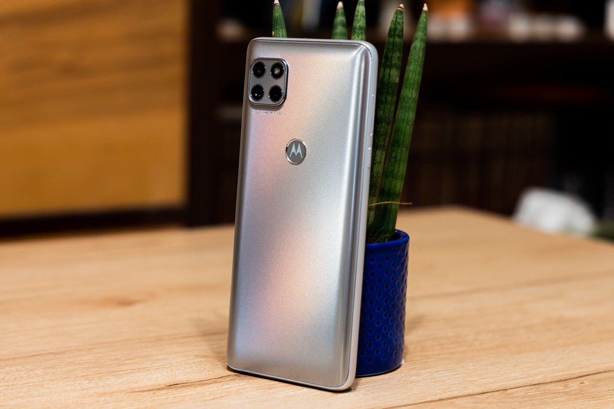 Techtoiowopl's tweet photo. Motorola posiada w swoim portfolio coraz więcej ciekawych urządzeń. Ostatnio dotarła do mnie #MotorolaMotoG5G i już teraz możecie przeczytać moje pierwsze wrażenia dotyczące tego telefonu 😁

Pierwsze wrażenia ▶ https://t.co/zy156kNhxj https://t.co/H1HT2T1OTK