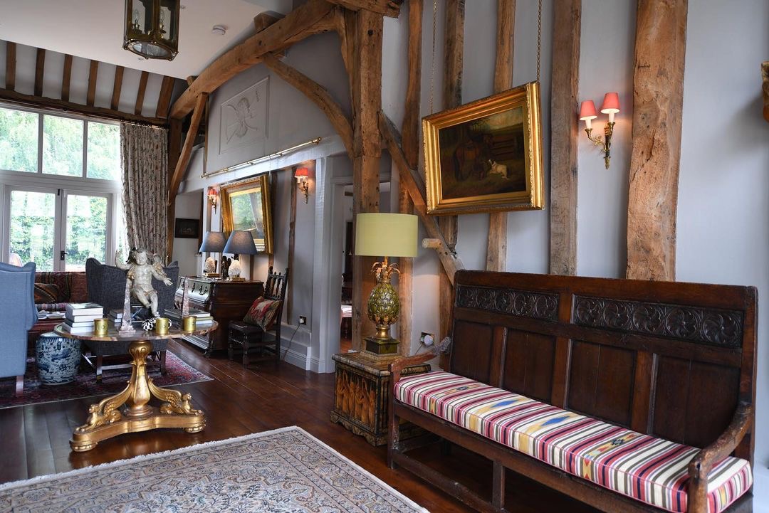 cottontreeint's tweet photo. When designing this opulent space we couldn’t resist the Arizona Stripe fabric for the antique bench by @pierrefrey
... doesn’t it just work perfectly! 

#InteriorDesign #Antiques https://t.co/KtzLl8sCIO