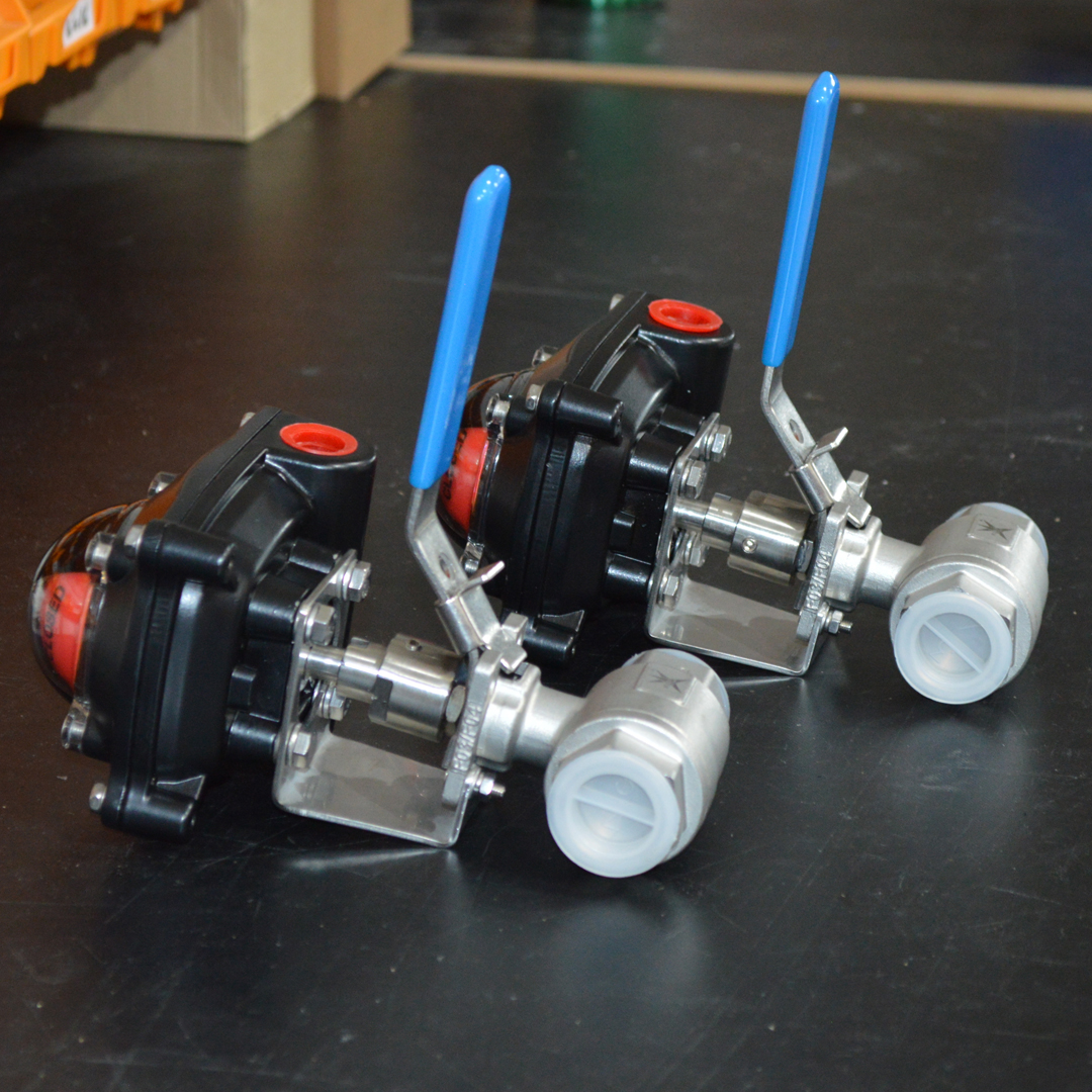valvesonlineuk's tweet photo. #MARS Series 22 #BallValves with #LimitSwitchboxes for open/close feedback.
https://t.co/dvgkLauEOf
#valve #valves #valvesonline #stainlesssteelballvalve #stainlesssteel #valveselect #ballvalve #engineering #engineeringuk #controlvalvesupplier #switchbox #marsvalves https://t.co/co6eKlPpC9