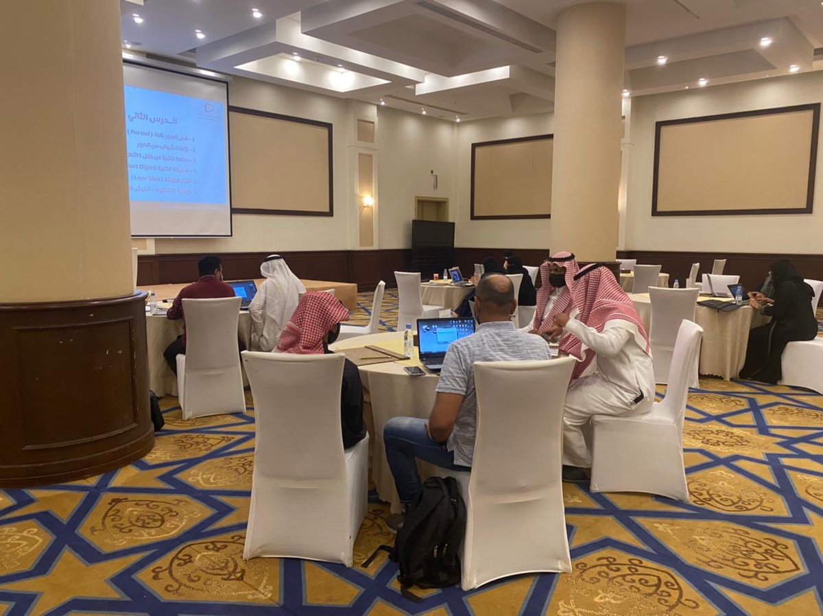 manarmedia1's tweet photo. بعد 3 أيام مليئة بالحماس والمشاركة الفاعلة
اختتمت يوم أمس دورة تصميم الفوتوشوب ضمن برنامج #منار_سكيلز في نسخته الثانية بحضور 20 متدربا ومتدربة 
شكرا لمدربنا المبدع الأستاذ عبد الله مشيخي
شكرا لجميع المشاركين الذين شرفونا بحضورهم
#ترقبوا الجديد قريبا 👍🏻 https://t.co/hZDxV3bQe4