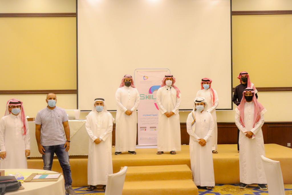 manarmedia1's tweet photo. بعد 3 أيام مليئة بالحماس والمشاركة الفاعلة
اختتمت يوم أمس دورة تصميم الفوتوشوب ضمن برنامج #منار_سكيلز في نسخته الثانية بحضور 20 متدربا ومتدربة 
شكرا لمدربنا المبدع الأستاذ عبد الله مشيخي
شكرا لجميع المشاركين الذين شرفونا بحضورهم
#ترقبوا الجديد قريبا 👍🏻 https://t.co/hZDxV3bQe4