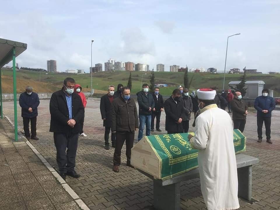 ebsistanbul's tweet photo. Bir Dostun Ardından!..

Yunus Emre'nin "Mal sahibi mülk sahibi, hani bunun ilk sahibi?
Mal da yalan, mülk de yalan,
Var biraz da sen oyalan" sözünü bilmeyenimiz var mıdır?

https://t.co/ZHS3pZguDe https://t.co/6w2gKeL3ix
