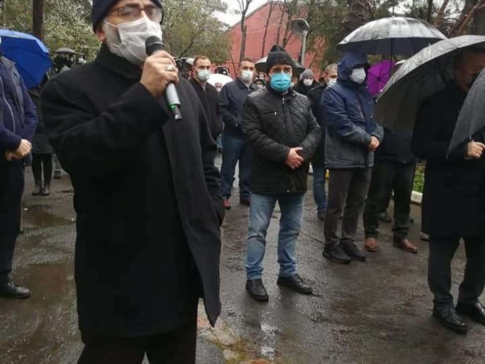 ebsistanbul's tweet photo. Bir Dostun Ardından!..

Yunus Emre'nin "Mal sahibi mülk sahibi, hani bunun ilk sahibi?
Mal da yalan, mülk de yalan,
Var biraz da sen oyalan" sözünü bilmeyenimiz var mıdır?

https://t.co/ZHS3pZguDe https://t.co/6w2gKeL3ix