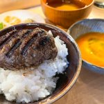 炭火焼きハンバーグと炊き立てご飯を食べたいならここ!渋谷駅から徒歩5分の「挽肉と米」
