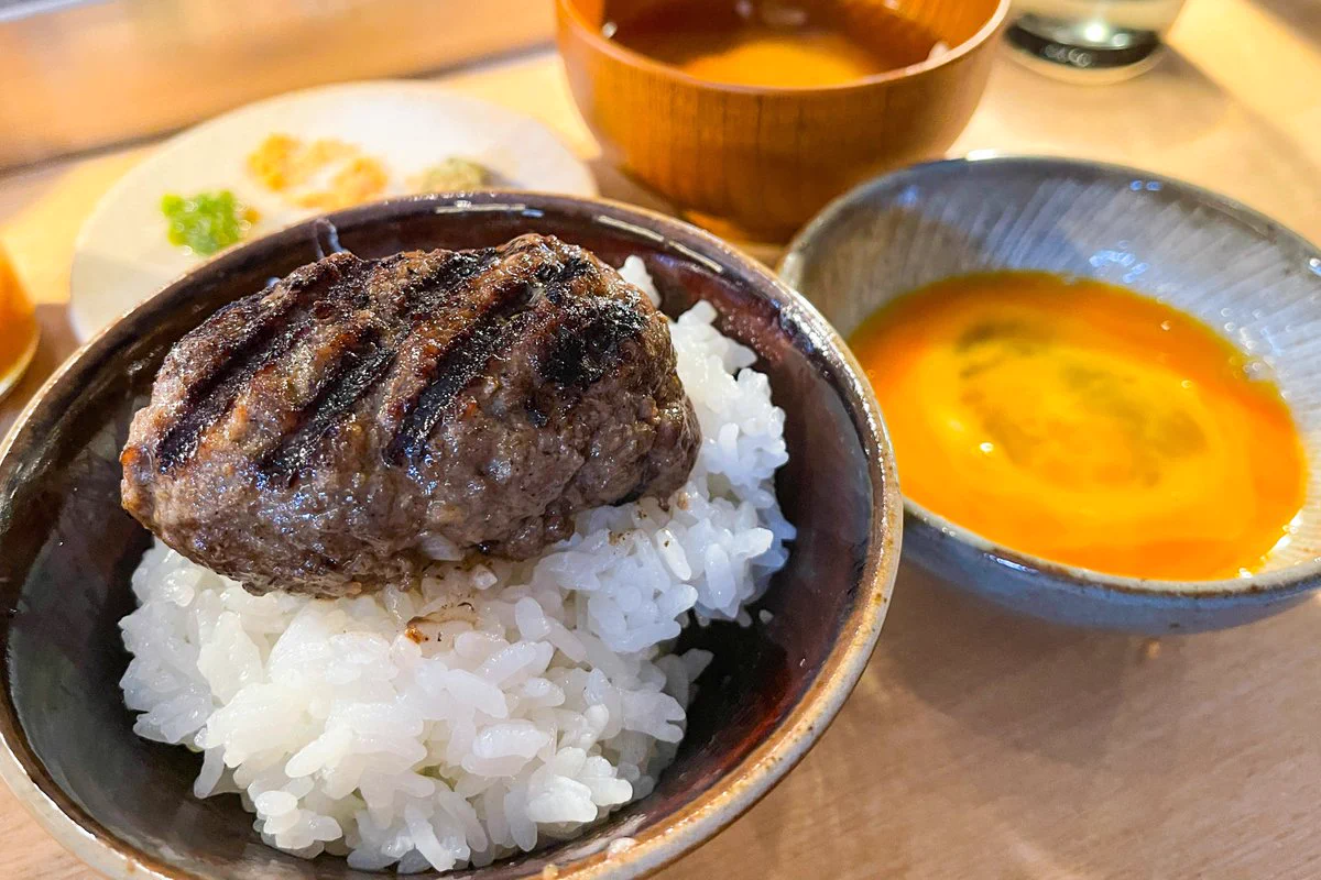 炭火焼きハンバーグと炊き立てご飯を食べたいならここ！渋谷駅から徒歩5分の「挽肉と米」