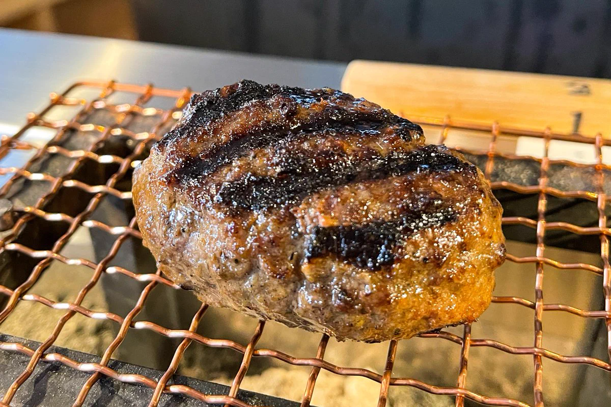 炭火焼きハンバーグと炊き立てご飯を食べたいならここ！渋谷駅から徒歩5分の「挽肉と米」