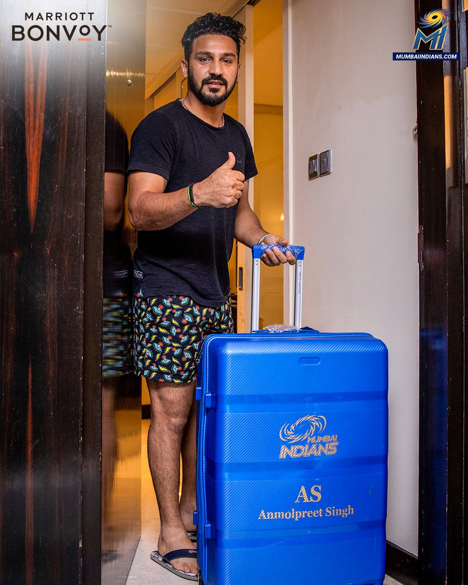 mipaltan's tweet photo. 🧳✅

#OneFamily #MumbaiIndians @ishankishan51 @iamanmolpreet28 @MarriottBonvoy https://t.co/SNDBsoJ5vz