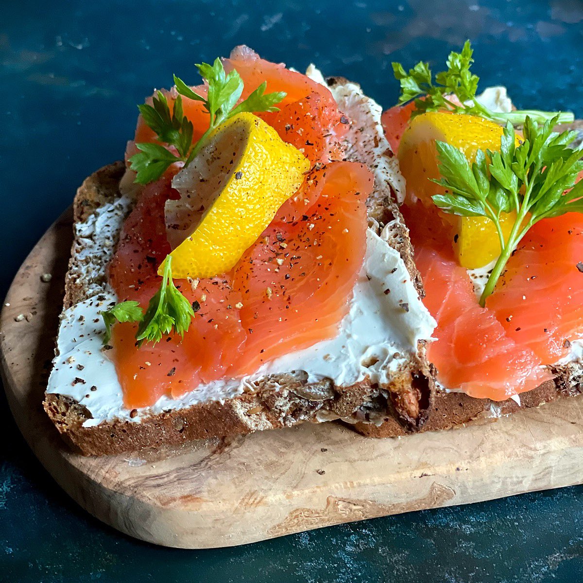 ScholeyPauline's tweet photo. MAKING SOURDOUGH RUGEBRØD. Dense, very heavily seeded Nordic bread with caraway..served in a classic manner. Delicious #foodie #foodphotography #inmykitchen #alwayshomemade See more on my Instagram posts. https://t.co/kKLWUekxmo