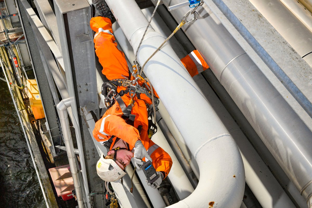 #RopeAccess, een goed alternatief wanneer een locatie moeilijk bereikbaar is en steigers tijdrovend of ingewikkeld zouden zijn. Middels Rope Access heeft Bilfinger Height Specialists de T-steiger van <a href="/Shell_Moerdijk/">Shell Moerdijk</a> bereikbaar gemaakt en geïnspecteerd.    heightspecialists.com/rope-access-in…