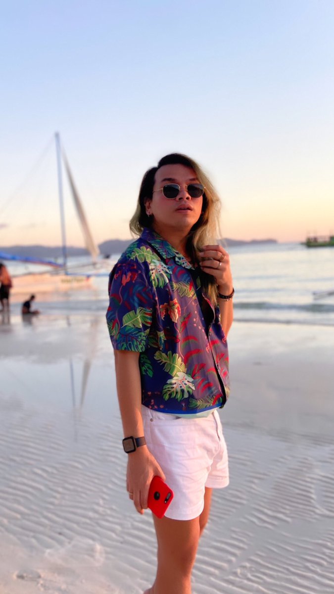 IamRatedKay's tweet photo. Reaction ko sa mga nangbash sakin noon. Ano kayo ngayon? Ahhahahahah chour. Emote lang ako talaga kasi maganda background. 😘🏖 #WhenInBoracay #EstSince2013 #TeamStocky https://t.co/iRiwLQXStj