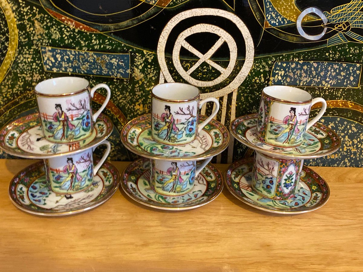 loveretrocrafts's tweet photo. Chinese porcelain tea cups, canton famille verte rose porcelain, hand painted cup and saucer geisha girl designed, 6 cups & 6 saucers #expressocups #collectablesteaset #madeinchina https://t.co/92c7EHe9ak https://t.co/rMAICjivWw