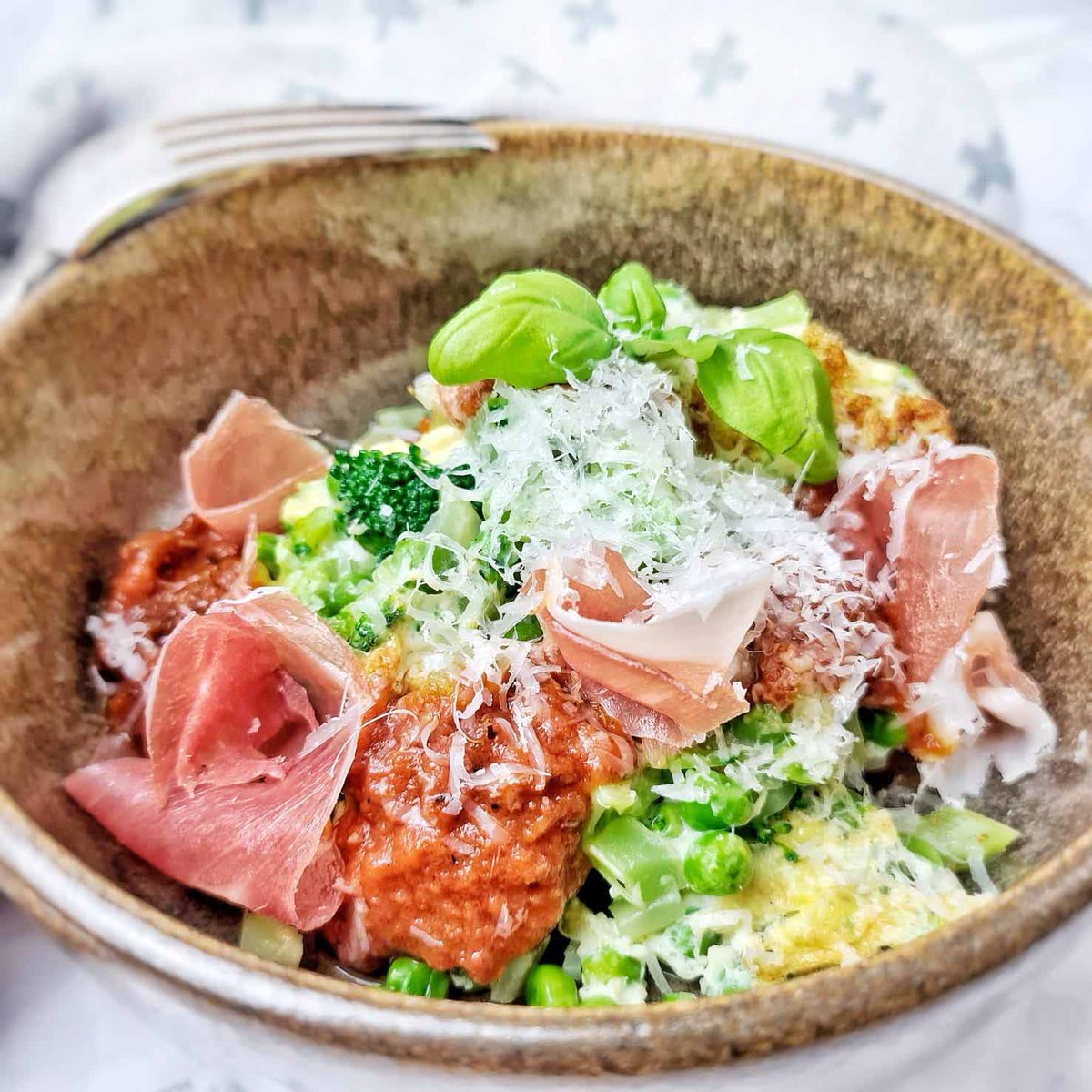 IK_ookt's tweet photo. Wat te doen met #leftover #pizzasaus

Deze: https://t.co/5fw5ILAhuX

#nofoodwaste #ketofriendly #koolhydraatarm #gezondontbijt #gezondelunch #roerei #healthybreakfast #healthylunch #healthyrecipes #gezonderecepten #snellerecepten #makkelijkerecepten  #ketorecipes https://t.co/dk3P0h36gl