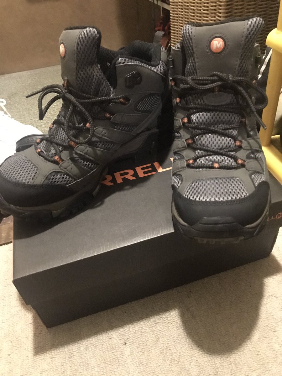 RaySato3's tweet photo. MERRELLのMov2ゲット！

ちょ〜〜〜〜〜歩きやすい！

普段履きも出来るサバゲーシューズ探しててたどり着きましたMERRELL！
サバゲーマーがオススメするのがよーく分かりましたわー🙋‍♂️

#MERRELL
#Mov2 
#サバゲー靴 https://t.co/HULSMKwzwH