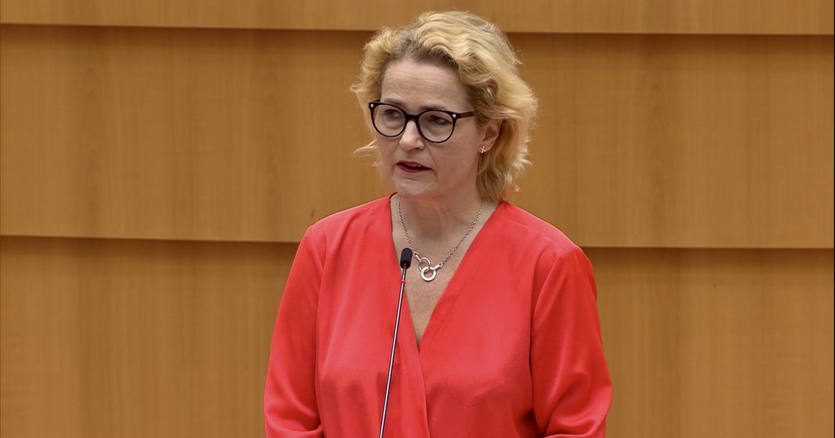 miapetrakumpula's tweet photo. EU's #datastartegy will be a basis for the European businesses and their global competitiveness. It will define the conditions for the fair #dataeconomy, which will lead to:
1) better services
2) sustainable growth  
3) quality jobs

 Data economy must be based on EU’s values. https://t.co/ECW84f0NFB