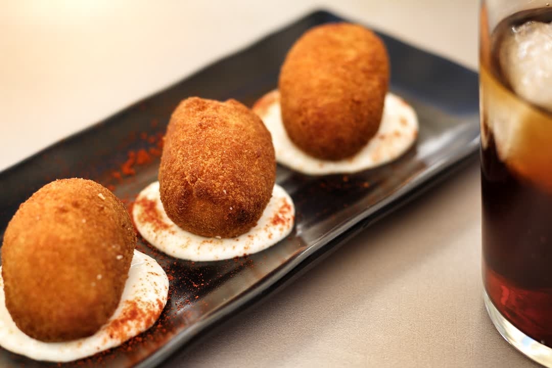 La vida... Siempre mejor con croquetas 😋

<a href="/LaVidaEnTapas/">La Vida</a> #alameda #Sevillahoy #TDSGastro #TdsActualidad #GastronomiaSevilla #food #foodporn #Seville #tapas #slowfood #Gastro #Croquetas #DuoTapas #SameSameButDifferent