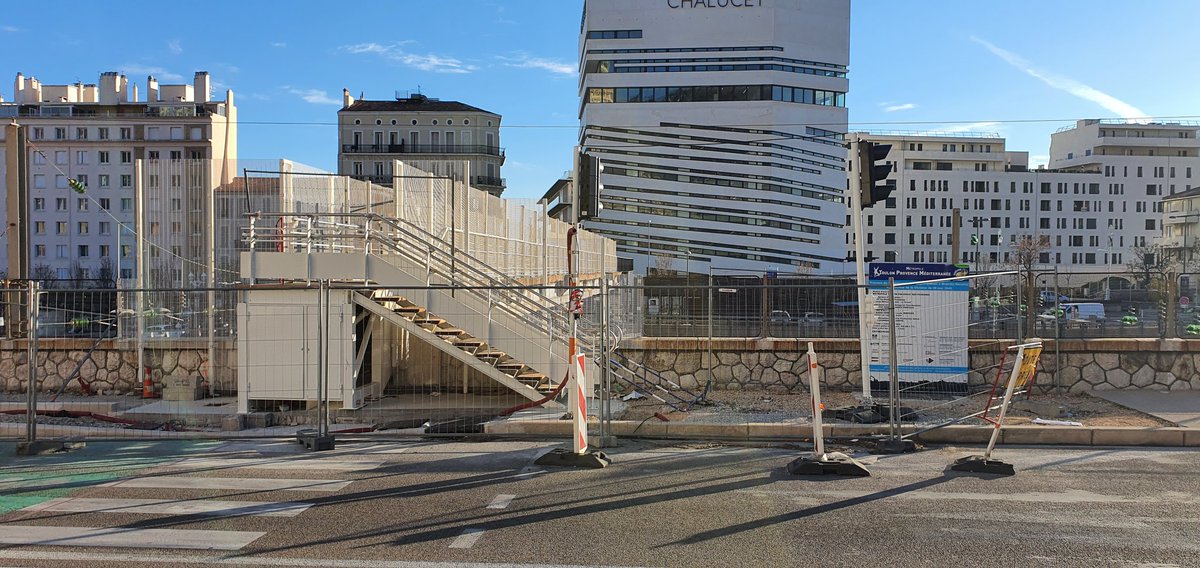 BEDINISebastien's tweet photo. .@metropoleTPM vote 9 millions d'euros pour la réalisation du pont des arts.
Il serait peut-être bien aussi de finir les travaux sur la passerelle Toesca, la rendre accessible aux PMR et enfin la réouvrir. #MTPM #Toulon https://t.co/z07ri9iOOB