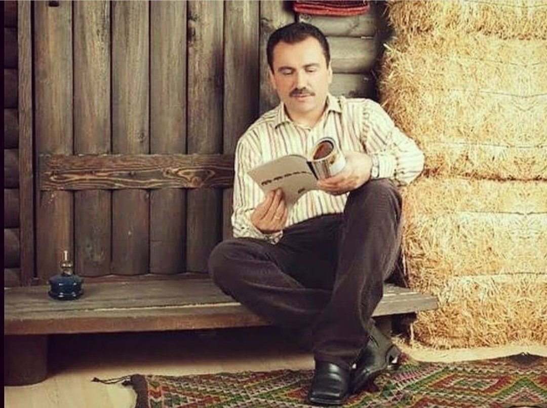 Frkanyyy's tweet photo. “Gençliğim dedim, “Ver” dediler. İstikbalim dedim, “Yok” dediler. Kanım dedim, “Dök” dediler. Canım dedim, “Milletin” dediler. Sevdim dedim, “Suçtur” dediler. Ve çığlıkla yarıldı karanlık; sevgimi çarmıha gerdiler.” 
Şehit Lider #muhsinyazicioglu 
#25Mart2009 https://t.co/47UeDZzpmu