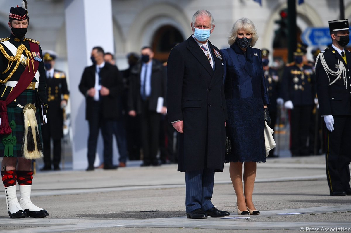 ClarenceHouse's tweet photo. In Athens, Their Royal Highnesses join representatives from Greece, Cyprus, France and Russia at the Monument of the Unknown Soldier for a wreath laying ceremony.

HRH lays a wreath at the memorial, which is dedicated to Greek soldiers who died during conflict.

#RoyalVisitGreece https://t.co/oEWjrGKXqj