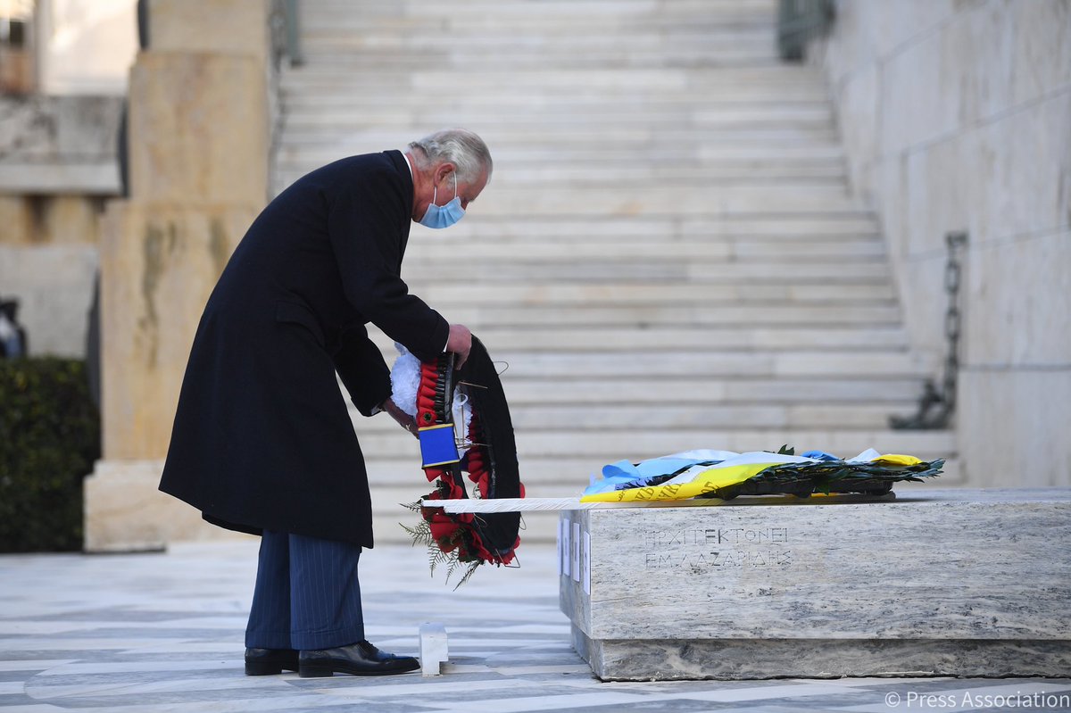 ClarenceHouse's tweet photo. In Athens, Their Royal Highnesses join representatives from Greece, Cyprus, France and Russia at the Monument of the Unknown Soldier for a wreath laying ceremony.

HRH lays a wreath at the memorial, which is dedicated to Greek soldiers who died during conflict.

#RoyalVisitGreece https://t.co/oEWjrGKXqj