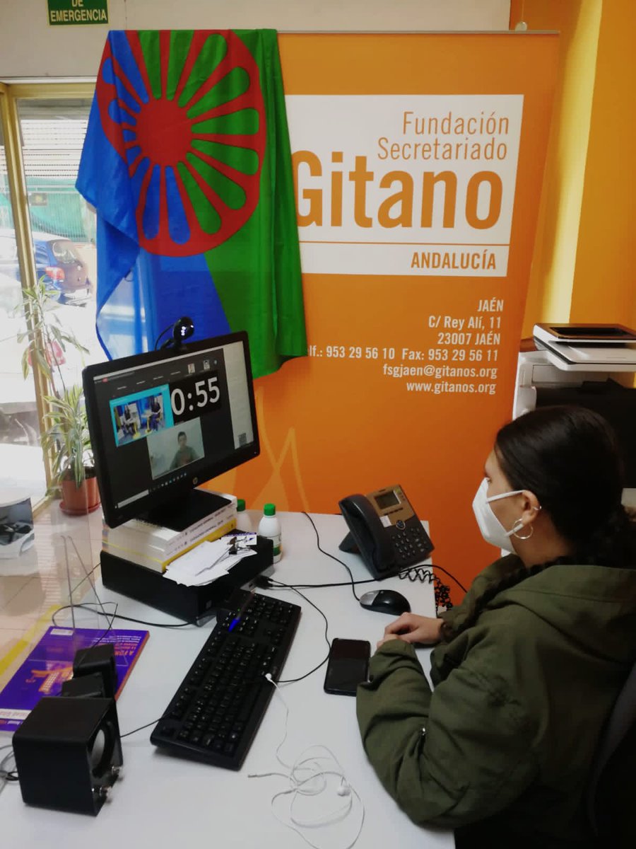 gitanos_org's tweet photo. 'Amig@s visibles', ha sido uno de los proyectos ganadores en la final de #FordImpulsandoSueños y del que forma parte Noemi Reyes, alumna del #ProgramaPromociona
Enhorabuena Noemí!!!! @AIPCPandora 
#liderazgo #JuventdGitana https://t.co/DwkWt2HdIw