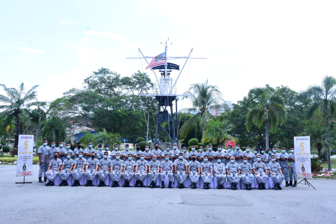 PK_TLDM's tweet image. &quot;Teamwork makes a dream work.&quot; Berkat usaha dan komitmen yang jitu, Unit telah berjaya menerima Penarafan 5 BINTANG dalam Audit Kesiapsiagaan 2021. Syabas kepada semua warga PK TLDM.

@reza_azeranil63 @imtkhalid @Cdr_Murthi @TLDM_rasmi @MPPL_TLDM

#WeAreTheBest
#TheNavyPeople