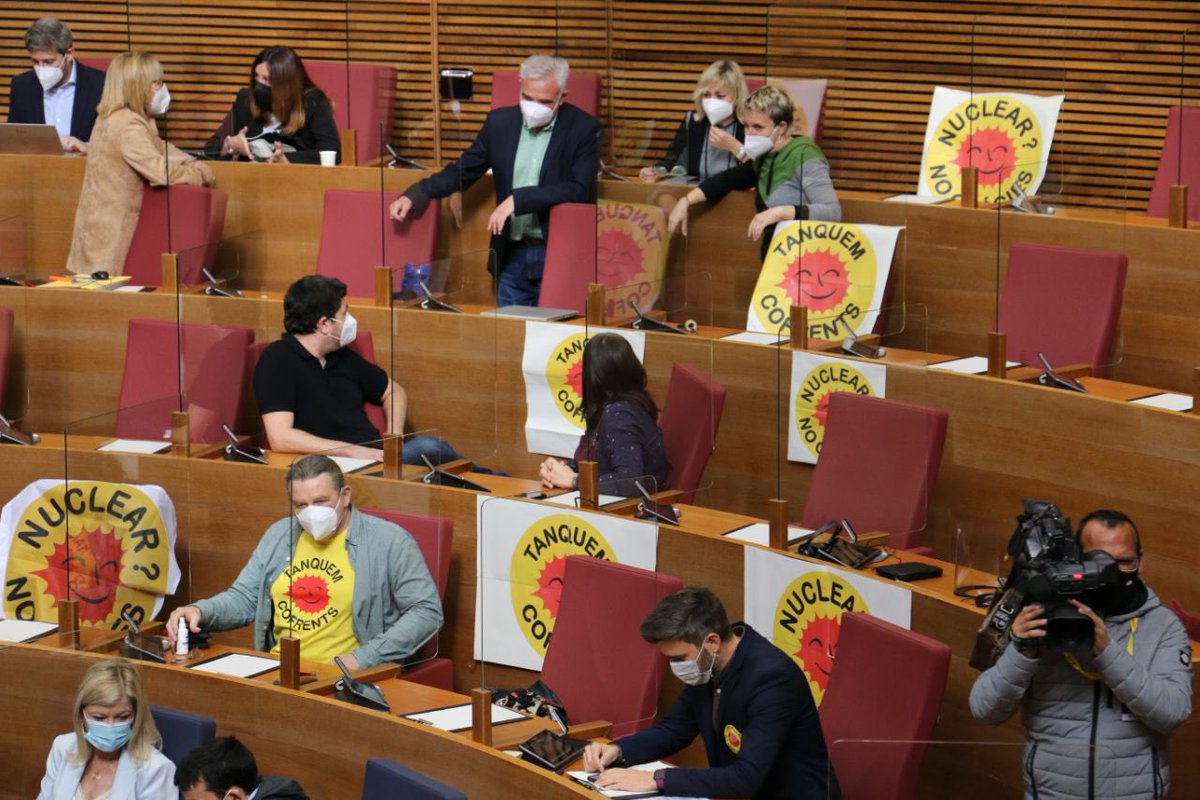 CompromisCorts's tweet photo. 💪🏽🌱 Nosaltres quan passem la frontera del País Valencià no ens oblidem d'allò amb què ens hem compromés.

TANQUEM COFRENTS ☢️ https://t.co/4DRTljGlcs