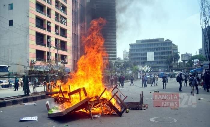 Borhan_sorkar's tweet image. জানোয়ার পুলিশ বাহিনীর সামনে খালি হাতে যাওয়া বোকামি বৈ নয়, স্বাধীন দেশে ভিনদেশী কসাইয়ের বিরুদ্ধেও কথা বলা যায় এটাই আমার স্বাধীন দেশ??
আজকে হাসিনার পেটুয়া বাহিনী শিশু বক্তা রফিকুল ইসলামকেও তুলে নিয়ে গেছে, তাঁর নিঃশর্ত মুক্তি চাই।।
এবং ধিক্কার দালালদের।
#gobackcowardmodi