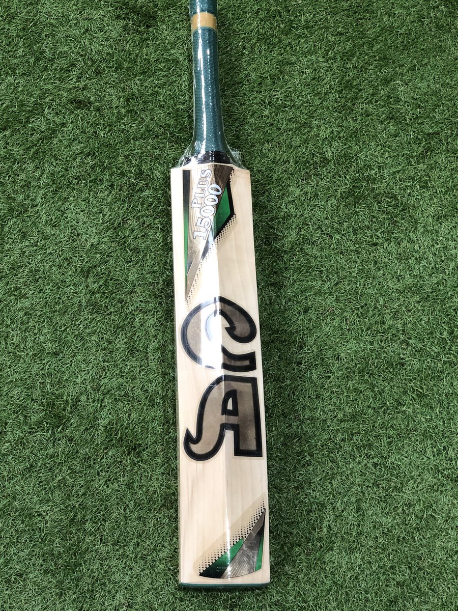 Allthegear99's tweet photo. CA Plus 15000 5.0 #Cricket #Bat @RealCASPORTS

Made using selected English Willow.
Mid Sweet Spot.
Minimal Concaving.
Round Handle.
Factory fitted toe guard.
Superb Balance and Pickup.

Weight: 2lb 8oz
Edges: 37mm
Grains: 9

#bestbats #ca #pingkings #tcs #allthegear #lightweight https://t.co/lENwDIBduj