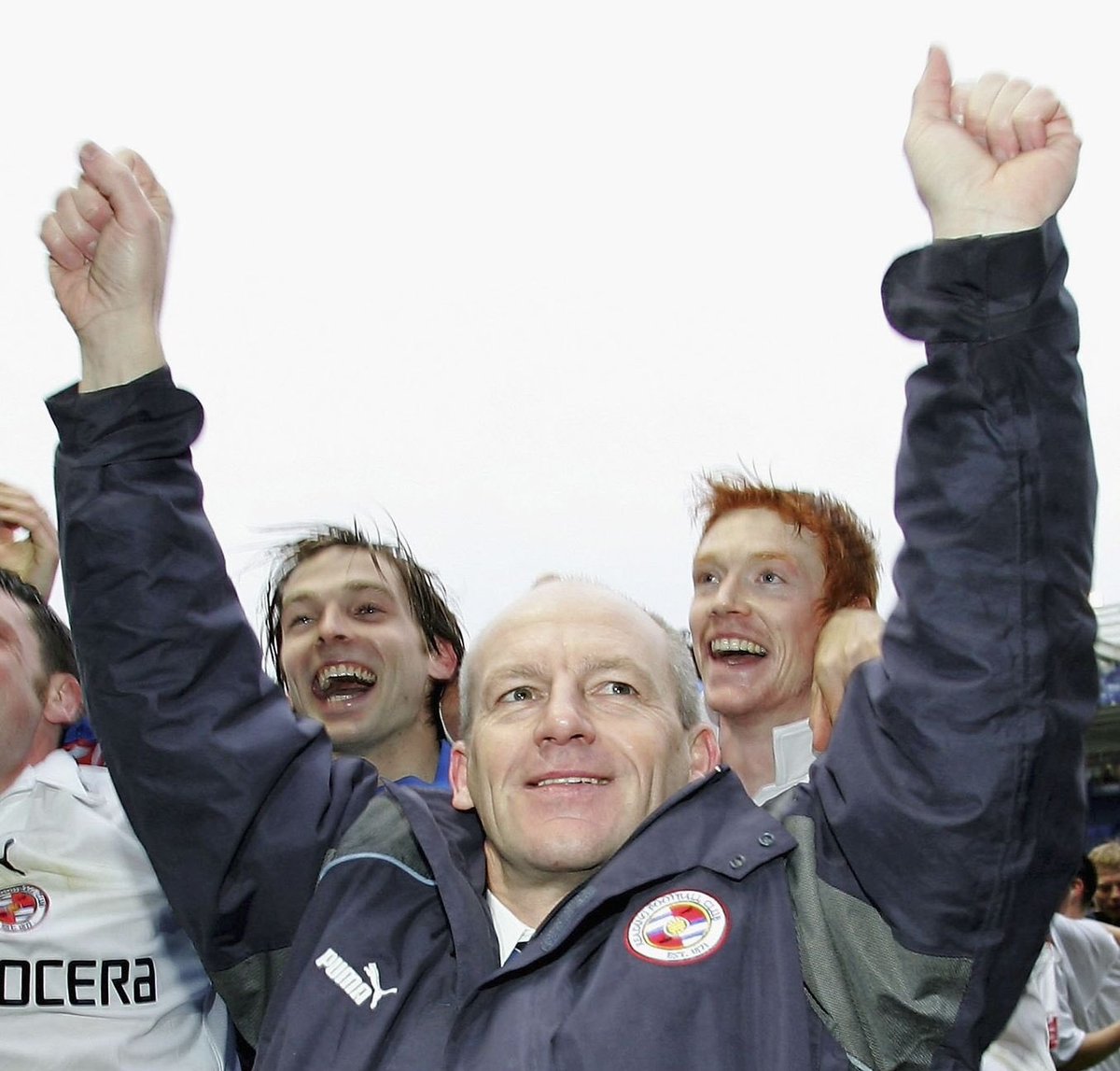 TalkReading's tweet photo. 15 YEARS AGO TODAY: Reading were promoted to the Premier League for the first time in the club’s history after a 1-1 draw away at Leicester. 

𝗨𝗻𝗳𝗼𝗿𝗴𝗲𝘁𝘁𝗮𝗯𝗹𝗲 𝗺𝗲𝗺𝗼𝗿𝗶𝗲𝘀 🔵⚪️ #readingfc https://t.co/1a2TxlECmC