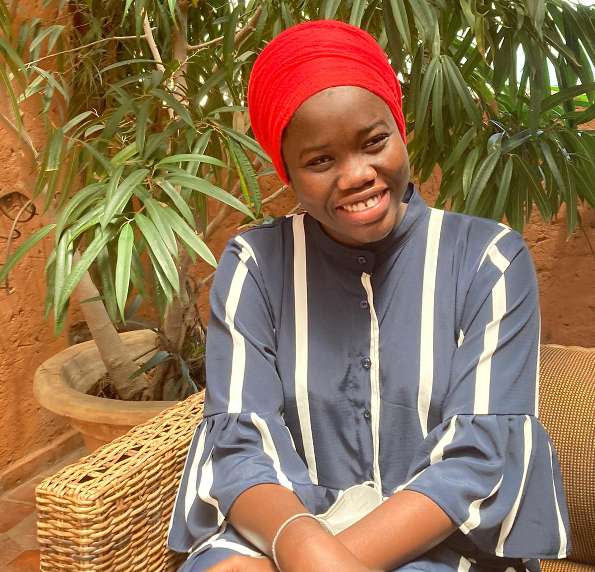 prioritesante's tweet photo. «J’ai la ferme conviction que, vu notre niveau social, car c’est un luxe de se soigner au Sénégal, on peut agir sur l’hygiène de vie et donc la nutrition.»
Christine Sokhna Tchiandoum, étudiante en 7e année de #médecine @UCAD_Senegal sur @RFI explique son choix de spécialité https://t.co/zbkpBRFjdC