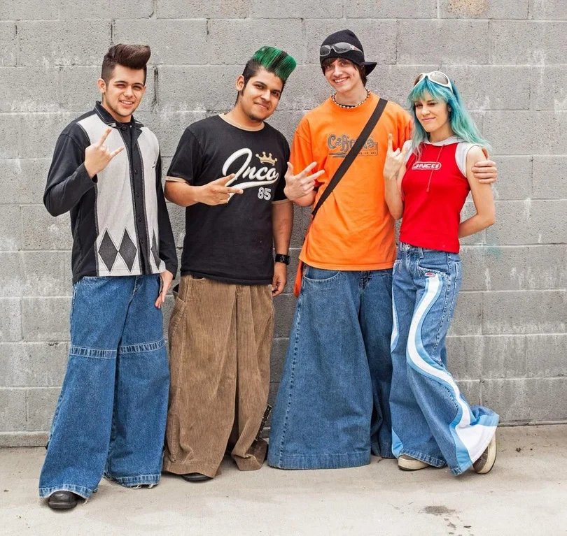 cadergator's tweet photo. @hilahsusut Pair it with these badass JNCO Jeans. Lol https://t.co/T9mZr2HGmV