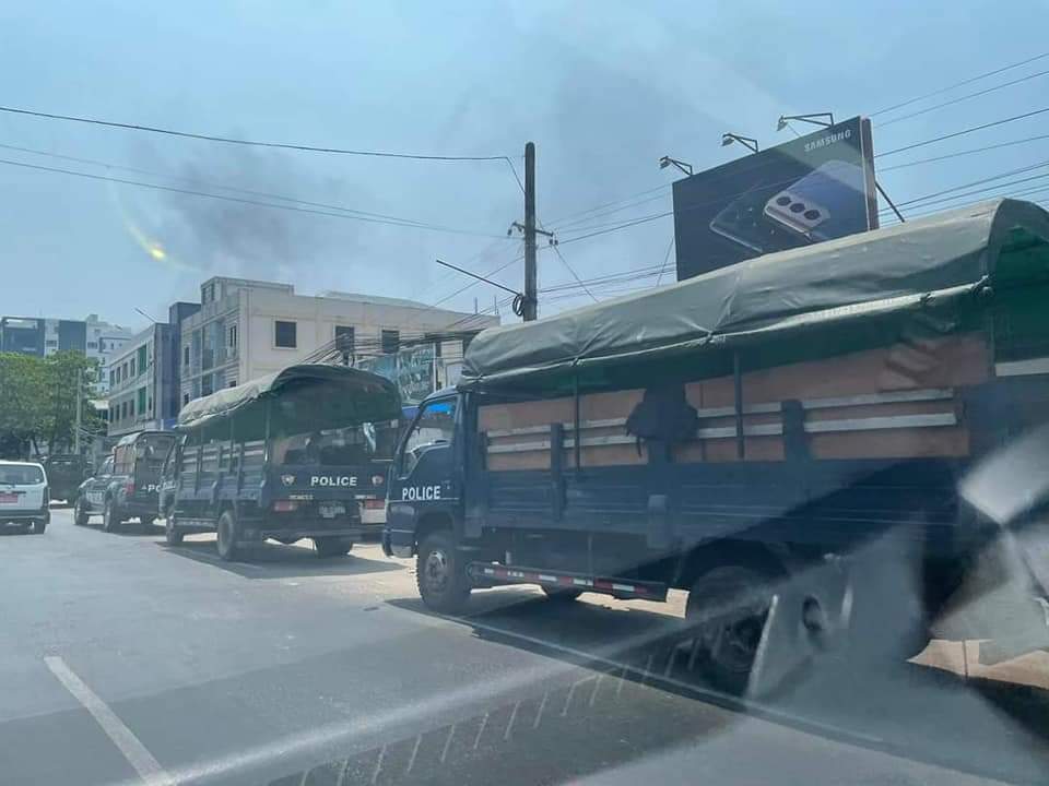 MayPyaeSoneHte1's tweet photo. 25 Mar, Yangon
STOP ABDUCTIONS

Yangon Thu Wunna's condition is bad.
Terrorist militia council troops stormed the area and opened fire at Thingangyun, ThuWanna. 

#Mar25Coup
#WhatsHappeningInMyanmar https://t.co/gT5Jt8QJEu