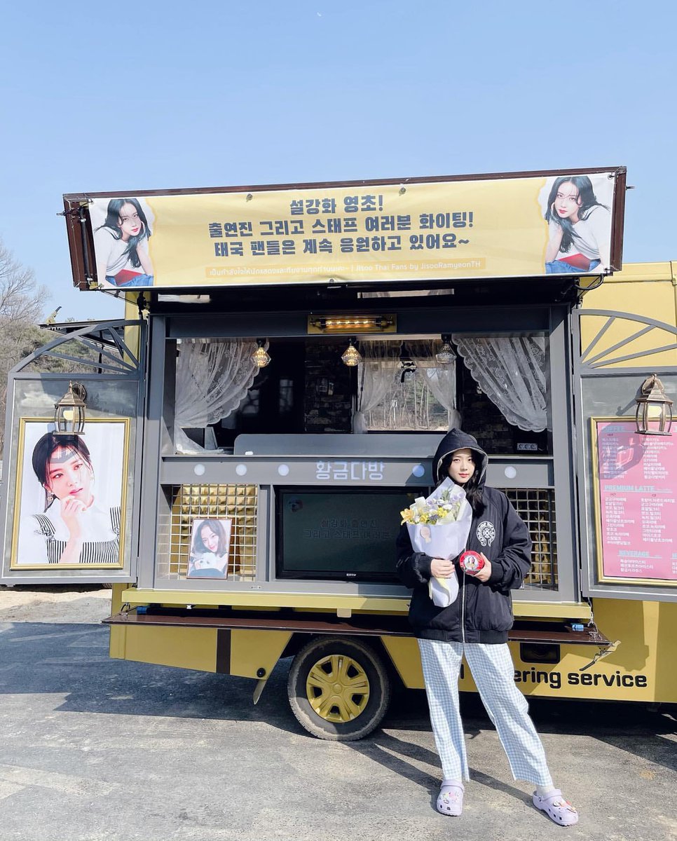 soooyaa__'s tweet photo. 오늘 날씨도 맑음 
블링크 덕분에 촬영장도 맑음 ☀️
울 블링크 최고야아 🤍
#설강화 #영초 
#JisooRamyeonTH
https://t.co/u4CXtYxr7y  https://t.co/MOYSPTEthi