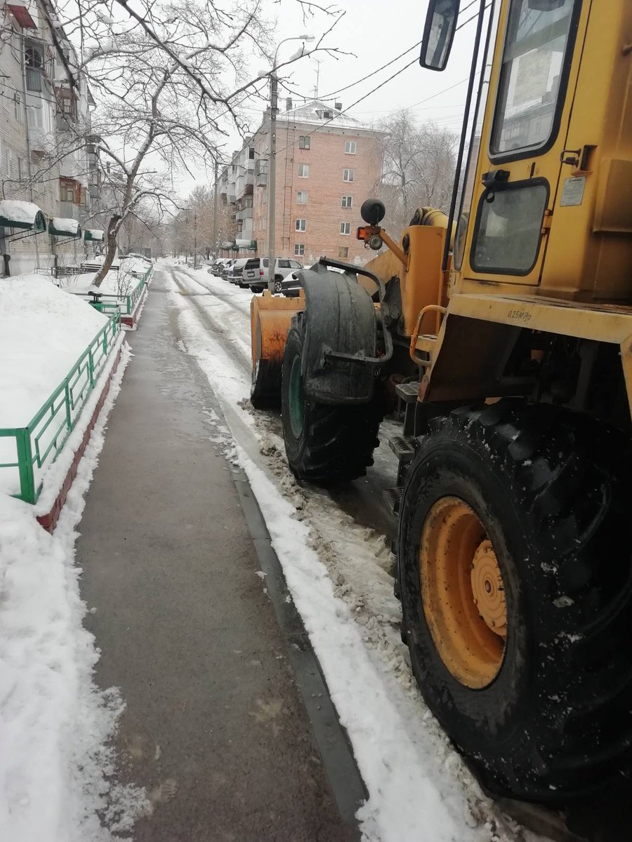 Gilischnik's tweet photo. Расчистка внутриквартальных дорог п. Прибрежный 25.03.2021г.
 ул. Парусная , д. 4,10,12; ул. Юности д. 1; ул. Звездная д. 5 https://t.co/YWi24lGDfG